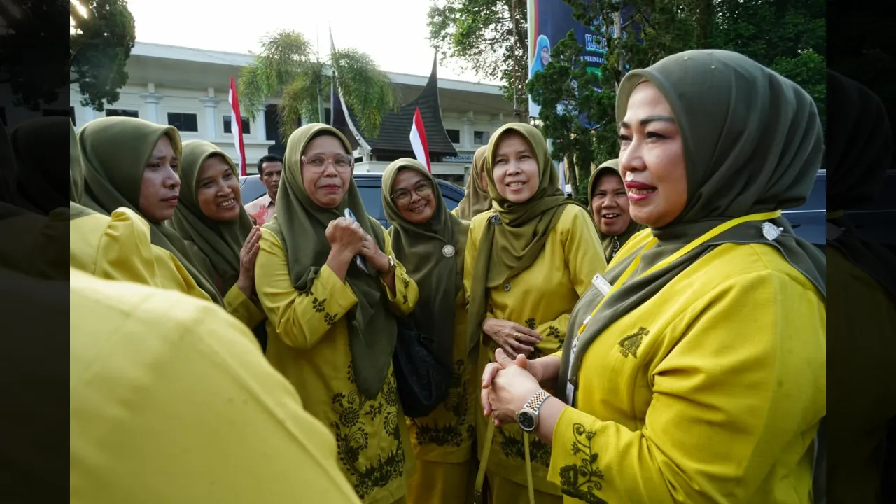 Ketua RP-PKK Tanah Datar Ny Lise Eka Putra